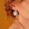 Boucles d'oreilles dormeuses Taratata Bijoux Lovely avec des perles en verre.