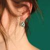 Boucles d'oreilles dormeuses Taratata Bijoux Green en métal, résines colorées dont les motifs sont peints à la main