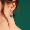 Boucles d'oreilles dormeuses Taratata Bijoux Green en métal, résine colorée peinte à la main, poudre de mica