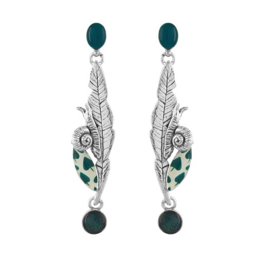Boucles d'oreilles pointes Taratata Bijoux Green en métal, résines colorées dont les motifs sont peints à la main, poudre de mica